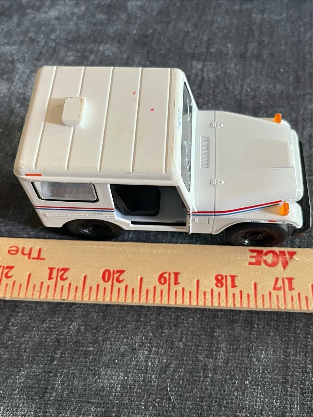 Kinsmart 1:26 Diecast 1971 Jeep DJ-5B Delivery Truck White U.S. Mail Model